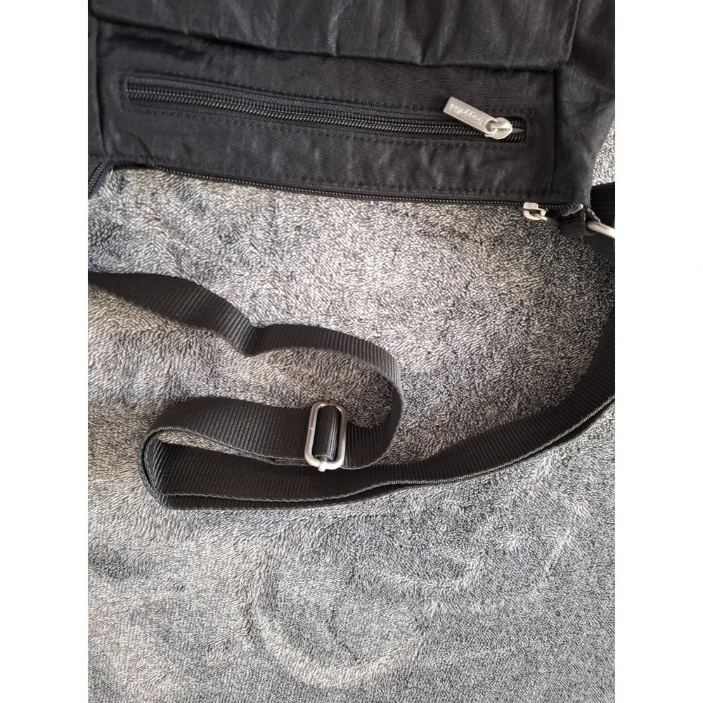 Baggallini Nylon Crossbody Bag Purse Womens Medium Black On The Go‎ Hiking